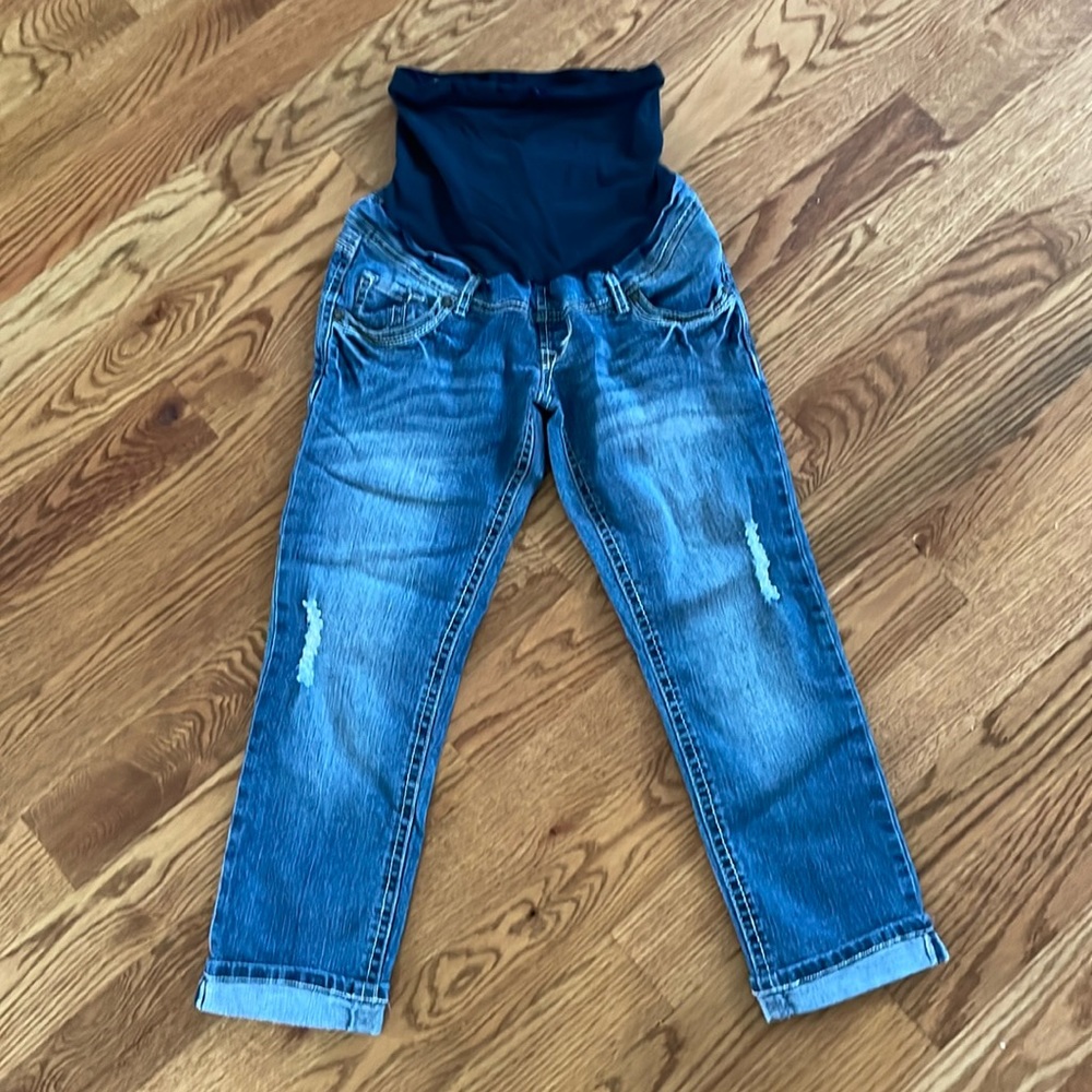 Women’s Maternity Capris. Size Medium. Excellent Condition. Wallflower Brand.